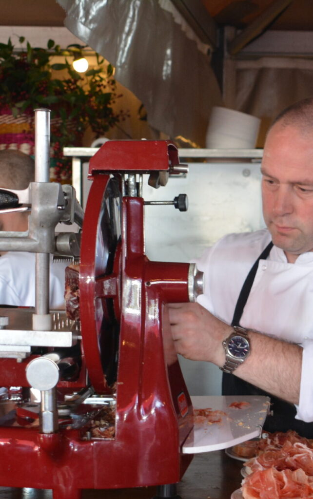 Vers vlees en delicatessen bij Heerlijk Heesch in Heesch.
