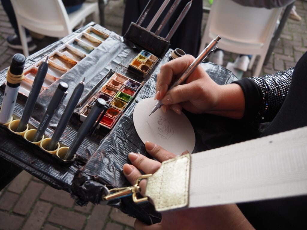 Creatieve kunstworkshop met waterverf en penseel in Heerlijk Heesch.